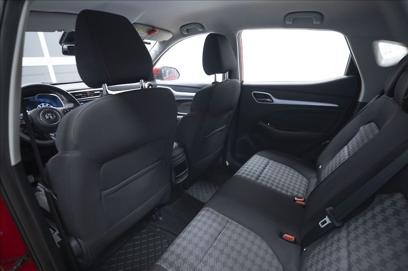MG ZS 1,5 ESSENTIAL PLUS ZÁRUKA 2031 - fotka 13 z 41