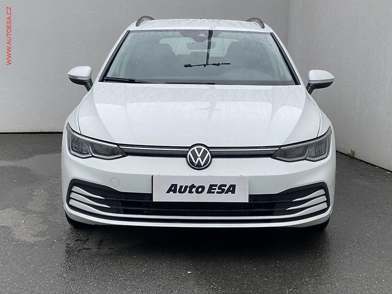 Volkswagen Golf (2022) 2.0 TDi, 2.maj,ČR, Life, LED - fotka 2 z 17