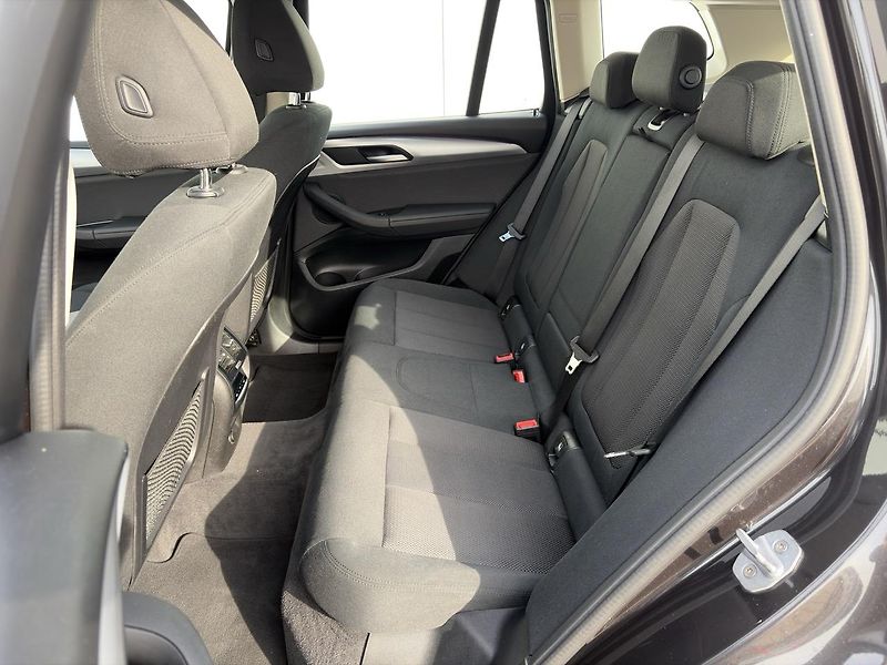 BMW X3 (2018) 2.0 D Xdrive  - fotka 23 z 31