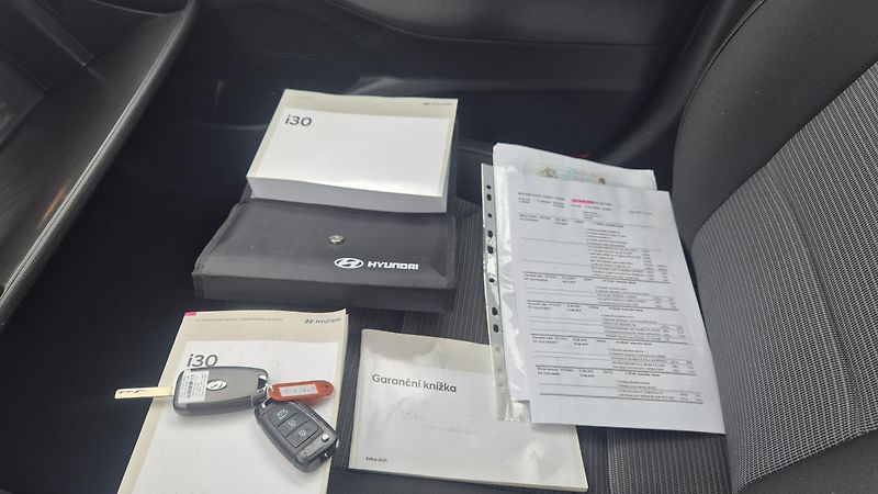 Hyundai i30 1.6CRDi 1.maj CZ záruka DPH - fotka 19 z 21