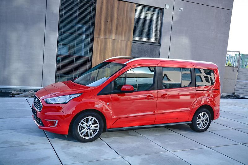 Ford Tourneo Connect (2020) Grand 1.5 TDCI TITANIUM PANORA - fotka 2 z 58