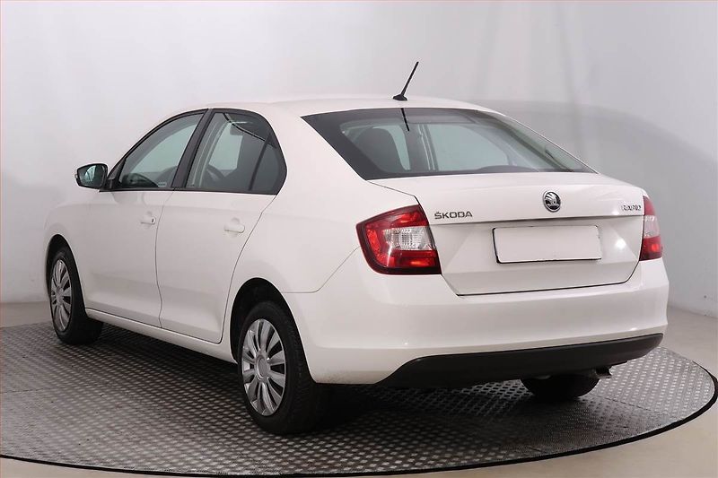 Škoda Rapid (2017) 1.6 TDI, Navi - fotka 4 z 13