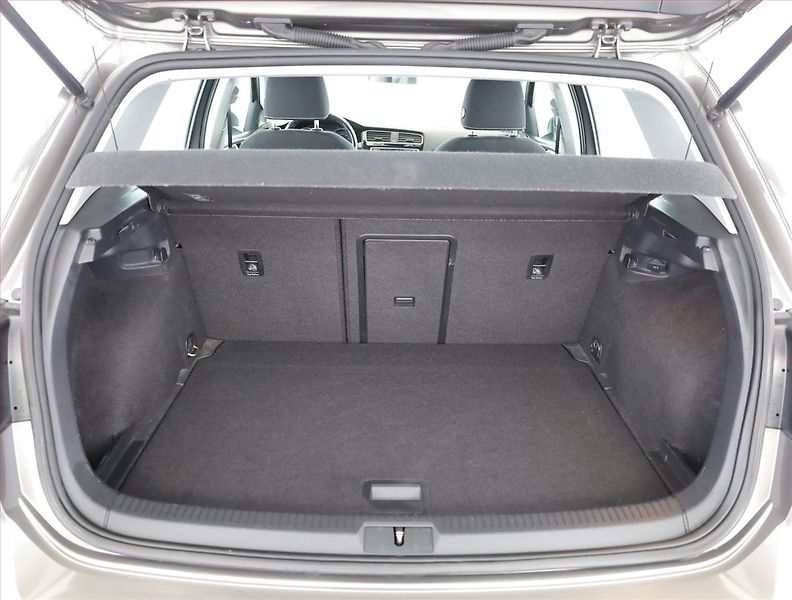 Volkswagen Golf (2015) 1.6 TDI, Navi, Tempomat - fotka 16 z 17