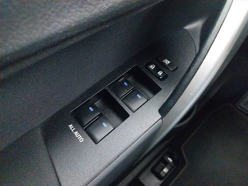 Toyota Corolla (2016) 1.6 Valvematic, Automat - fotka 17 z 18
