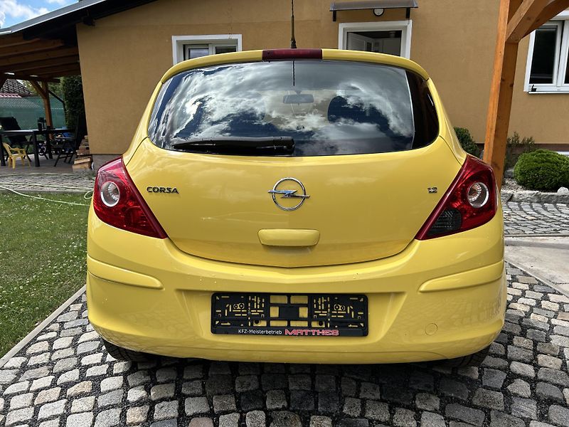 Opel Corsa (2007) 1.2i 59 kw - fotka 8 z 20