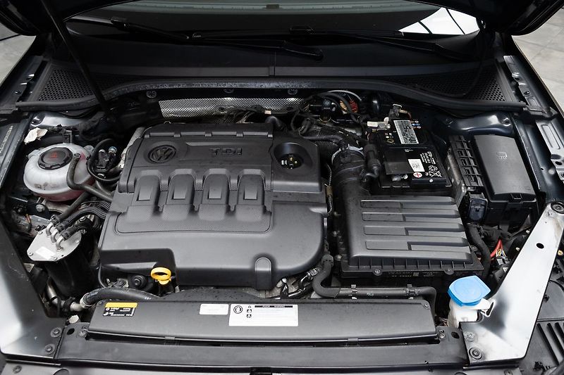 Volkswagen Passat 2.0 TDI 110*DSG*KAMERY360*ACC* - fotka 36 z 43