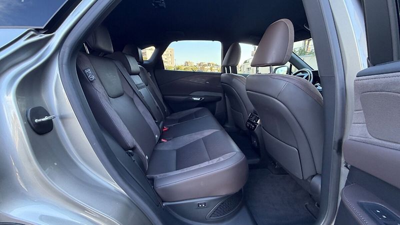 Lexus RX 450h plus 450H+ 2,5 PHEV LUXURY - fotka 25 z 31