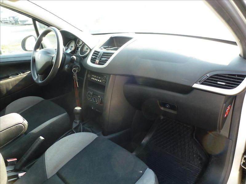 Peugeot 207 1,4 - fotka 26 z 43