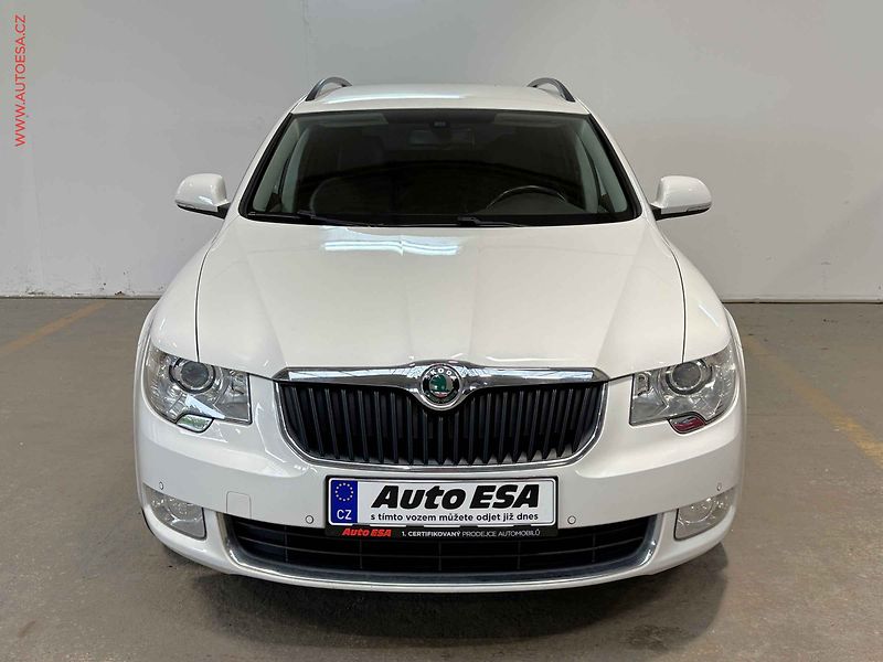 Škoda Superb (2013) 2.0 TDi, Elegance, DSG, +ALU - fotka 2 z 17