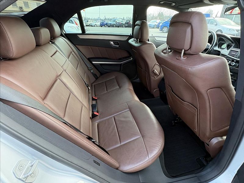 Mercedes-Benz Třídy E 2,2 250CDi AVG,Xenon,Šíbr,Kůže - fotka 32 z 39