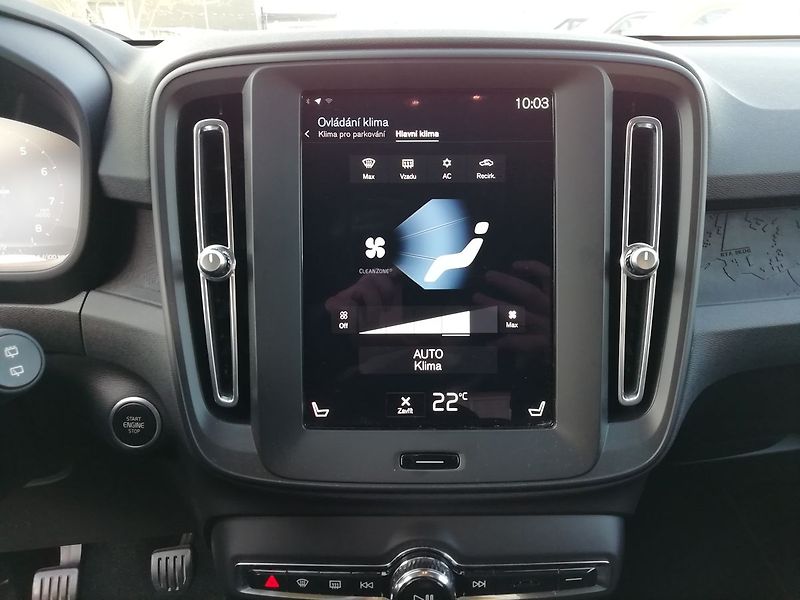Volvo XC40 T2 1,5 FWD Essential 95 kW - fotka 13 z 18