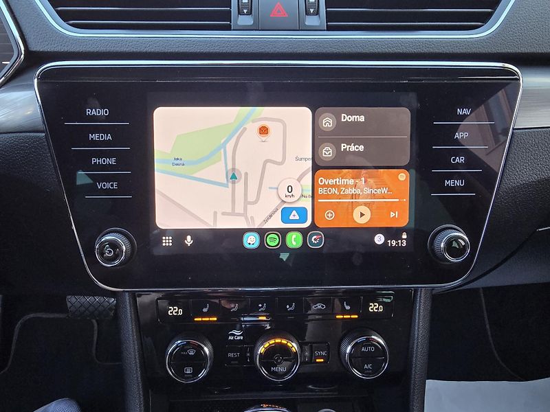 Škoda Superb 2,0 TDI DSG STYLE VIRTUAL NAVI - fotka 24 z 51