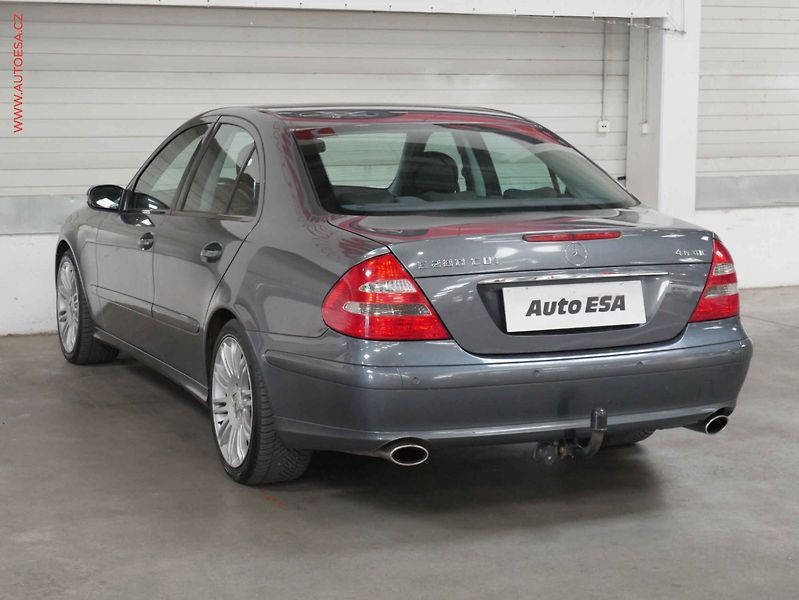 Mercedes-Benz Třídy E (2006) 3.0 Cdi 4Mat, AT, xenon, kůže - fotka 4 z 21