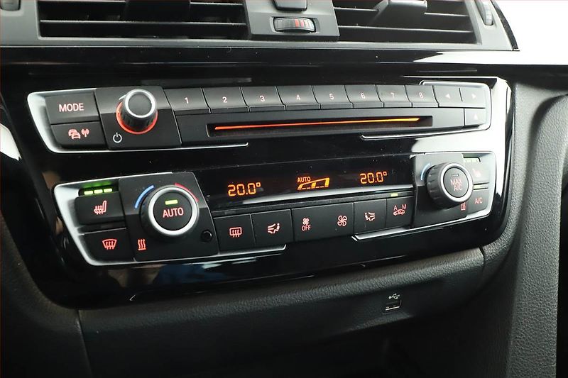BMW Řada 4 (2017) 420d xDrive - fotka 15 z 20
