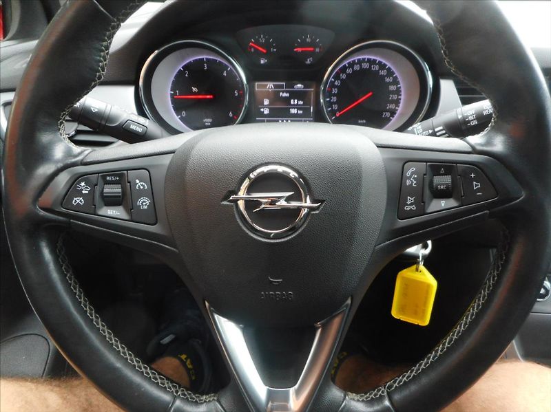 Opel Astra 1,6 CDTi SPORT TOURER - fotka 12 z 28