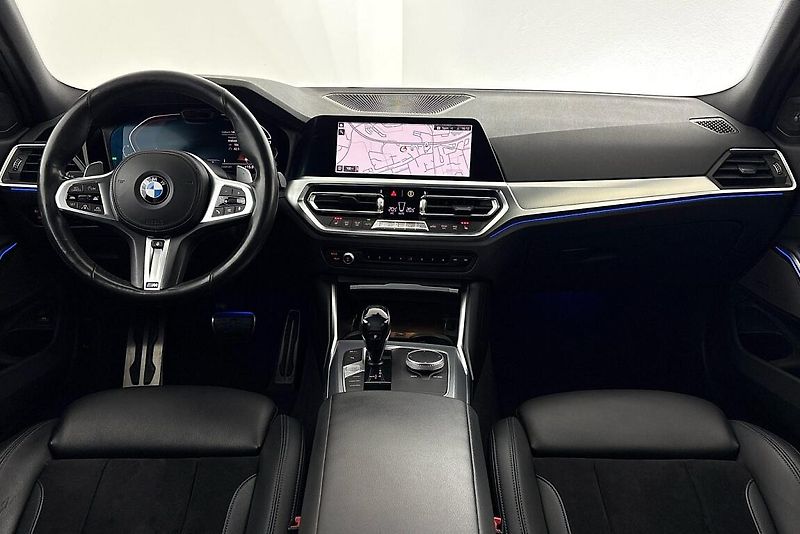 BMW Řada 3 320d xDrive - fotka 14 z 24