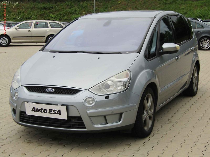 Ford S-MAX (2009) 2.2 TDCi, Navi, xenon - fotka 3 z 19