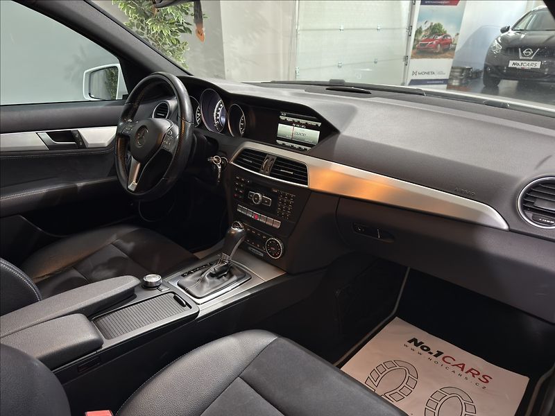 Mercedes-Benz Třídy C 2,2   250CDI 4MATIC AVANTGARDE - fotka 19 z 28