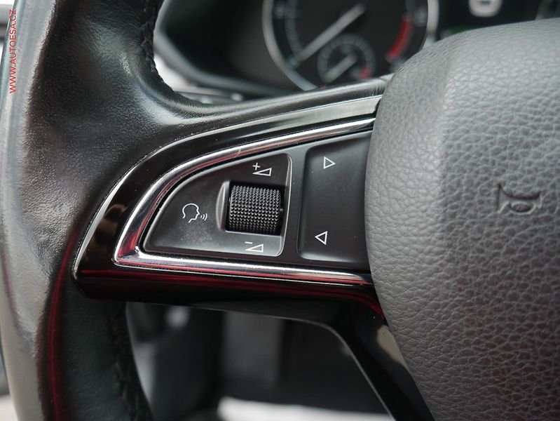 Škoda Superb (2017) 1.6TDi, DSG, navi, xenon - fotka 12 z 21