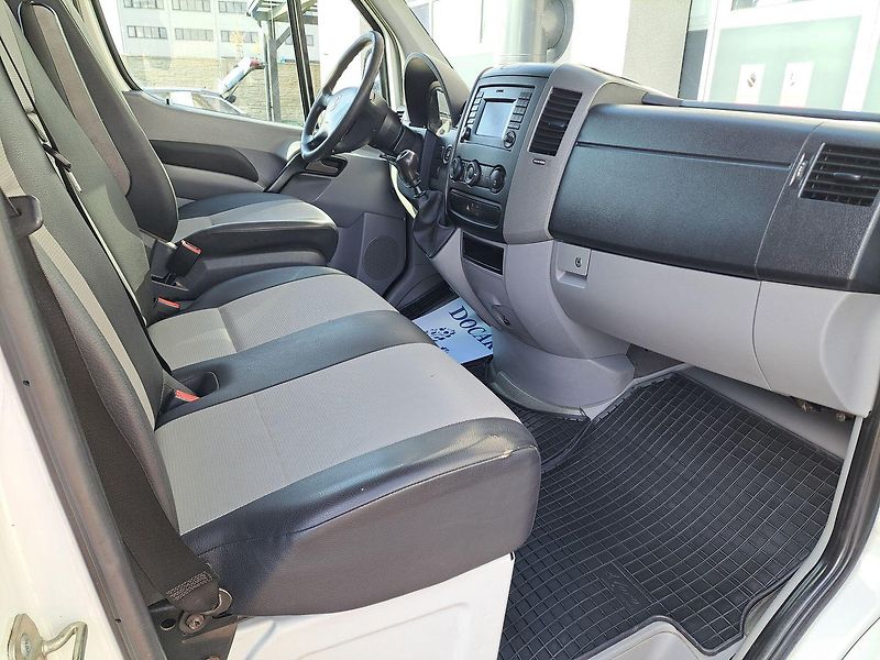 Volkswagen Crafter (2014) 2.0 TDI, 7 míst - fotka 20 z 31