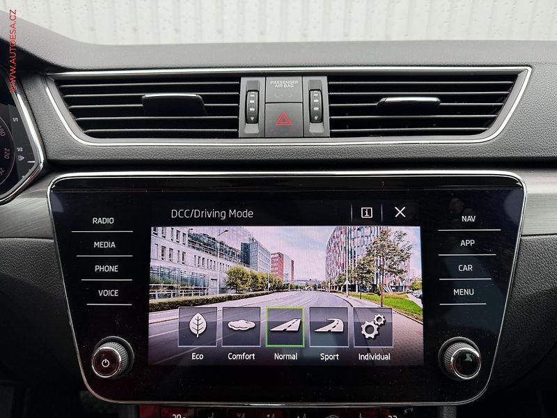 Škoda Superb (2019) 2.0 TDi, ČR, Style, DSG, LED - fotka 18 z 23