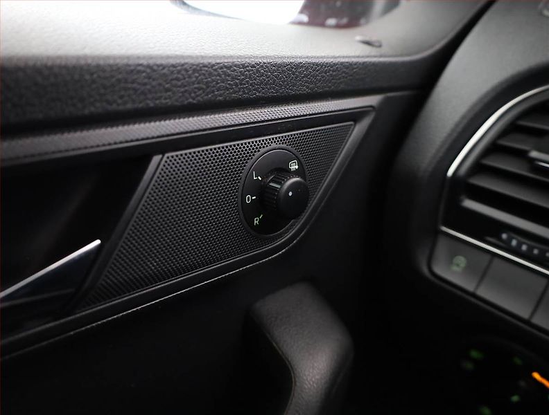 Škoda Fabia (2018) Style Plus 1.0 TSI, Navi - fotka 17 z 20