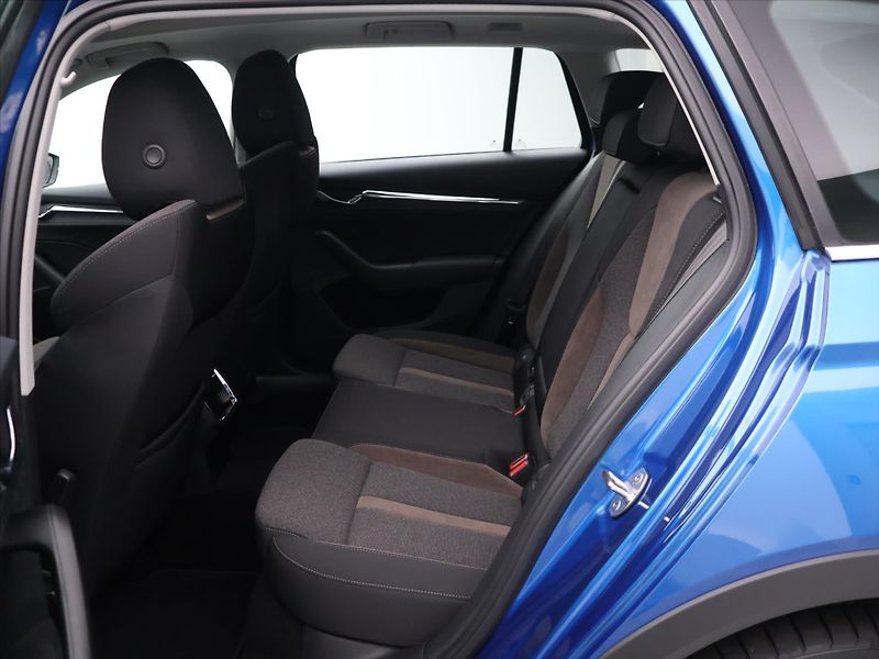 Škoda Octavia 2.0 110kW Scout DSG 4x4 DPH - fotka 14 z 33