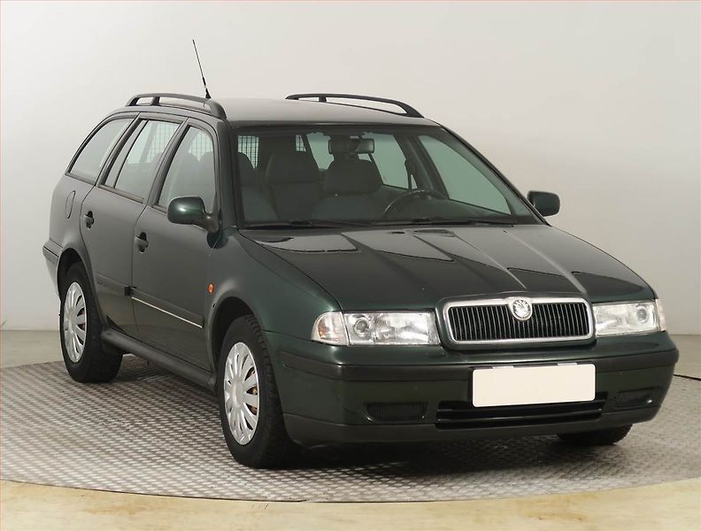 Škoda Octavia (2000) 2.0, po STK, Tažné, Klima - fotografie inzerátu