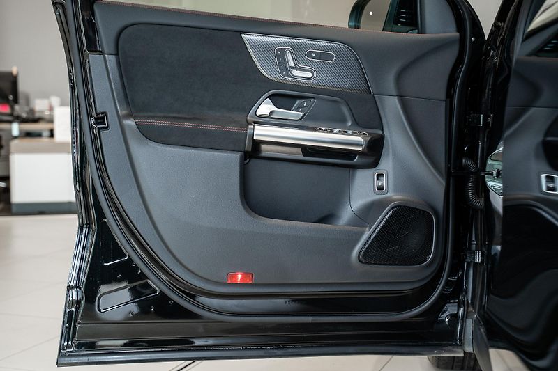 Mercedes-Benz GLA (2025) 200 d 4M/AMGPREMIUM/360/DIS/ES - fotka 7 z 20