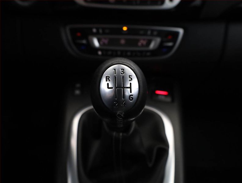 Renault Grand Scénic (2012) 2.0 dCi, po STK, Tažné - fotka 11 z 17