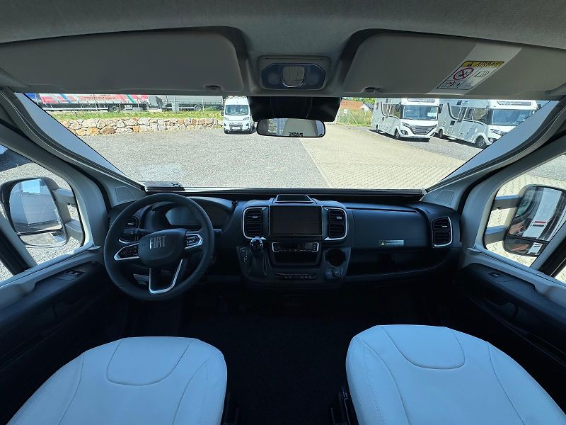 Pilote (2026) P740GJ Expression 8AT LFP 5M - fotka 10 z 34
