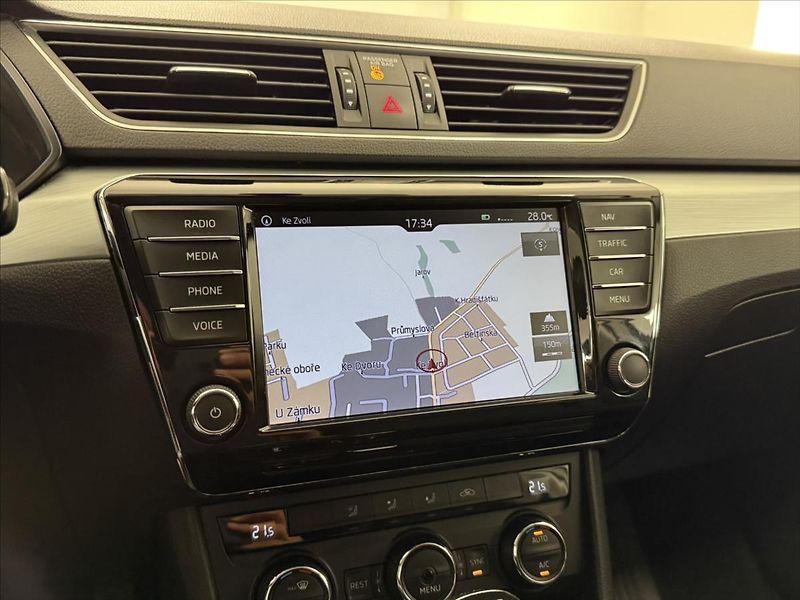 Škoda Superb 2,0 TDI ČR DSG NAVI CARPLAY - fotka 21 z 35