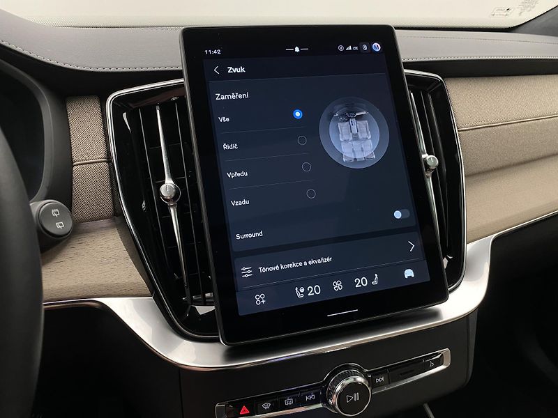 Volvo XC90 (2025) T8 AWD Plug-in DARK ULTRA - fotka 67 z 75