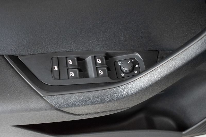 Škoda Karoq 1.5TSI DSG*STYLE+*KAMERA*ČR 1M - fotka 16 z 40