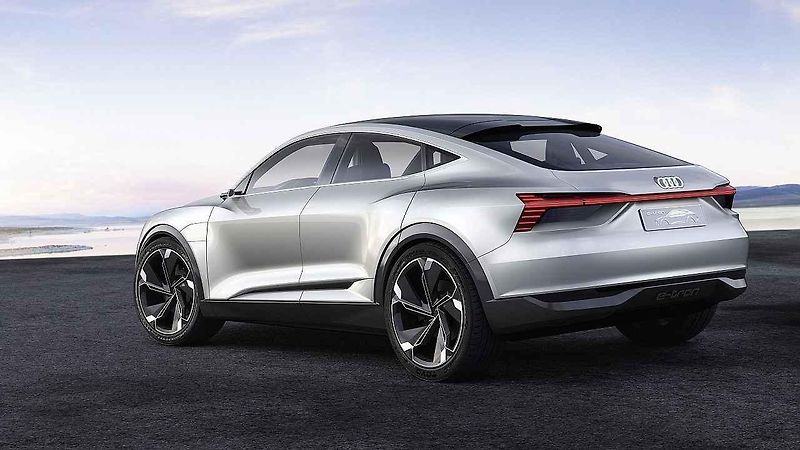 Neoficiální grafická ilustrace konceptu Audi Type C8.