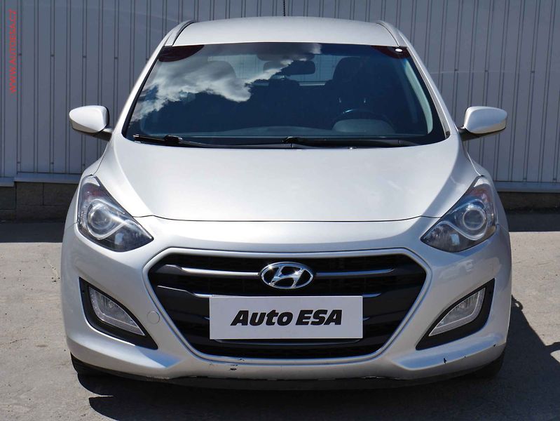 Hyundai i30 (2016) 1.6 CRDi, ČR, AC, temp, tažné - fotka 2 z 18