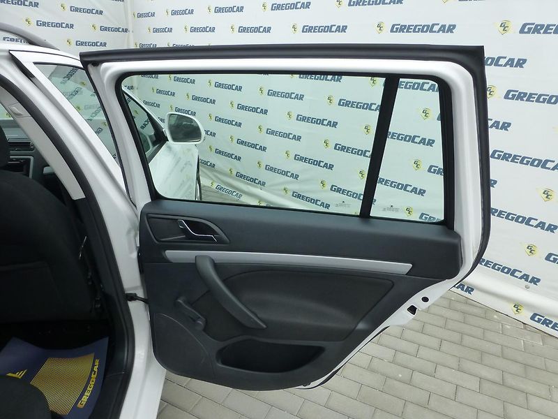 Škoda Octavia (2012) 1,2TSI-77KW*KLIMA***TAŽNÉ* - fotka 18 z 23