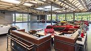 Automobily na fotkách samozřejmě nejsou součástí nemovitosti.
