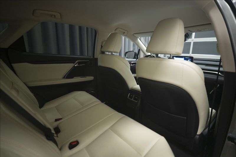 Lexus RX 3,5 AWD HYBRID 1. MAJITEL ČR - fotka 11 z 50