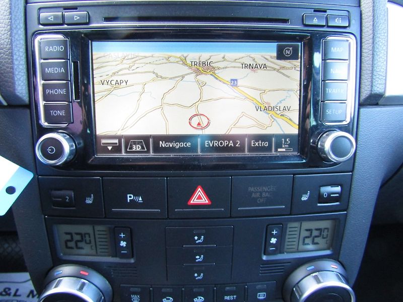 Volkswagen Touareg (2008) 2.5 TDI 4X4  PRUŽINY - fotka 32 z 38