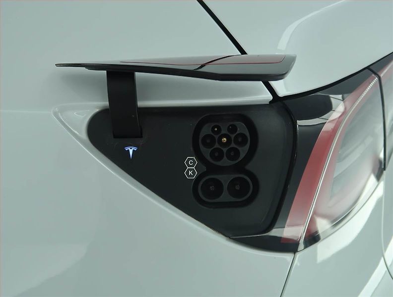 Tesla Model Y (2021) Long Range AWD 75kWh, SoH 92% - fotka 16 z 30