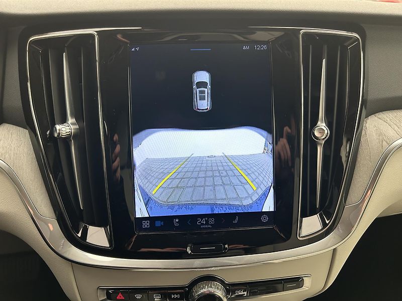 Volvo V60 2.0 B5 4x4 CC PLUS - fotka 23 z 31