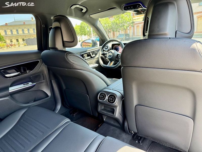 Mercedes-Benz GLC 220d 4MATIC AMG - fotka 44 z 48