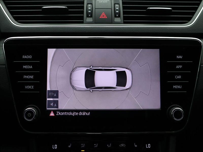 Škoda Superb 2,0 TDI 147kW 4x4 DSG Style+ - fotka 24 z 35