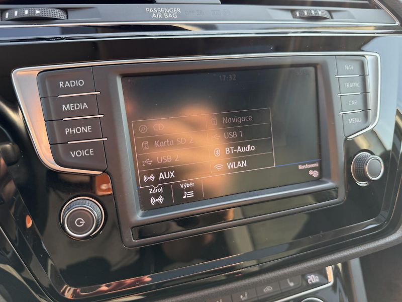 Volkswagen Touran 1.4 TSI *REZERVACE* - fotka 23 z 44