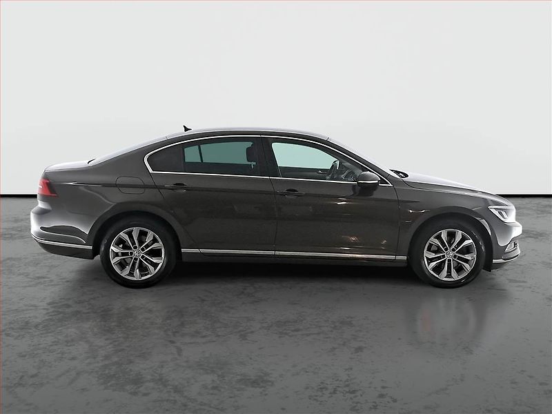 Volkswagen Passat (2017) Highline 1.8 TSI, Automat - fotka 6 z 17