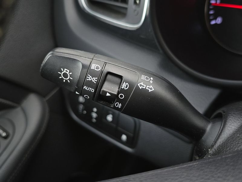 Kia Carens (2014) 1.6 GDi 99kW, DPH, 1. Maj. - fotka 12 z 25
