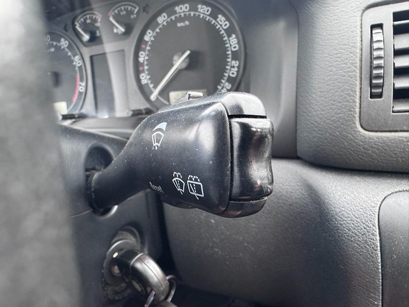 Škoda Octavia (2003) 1,6 MPI 75 KW KOLA 2. MAJ - fotka 27 z 44