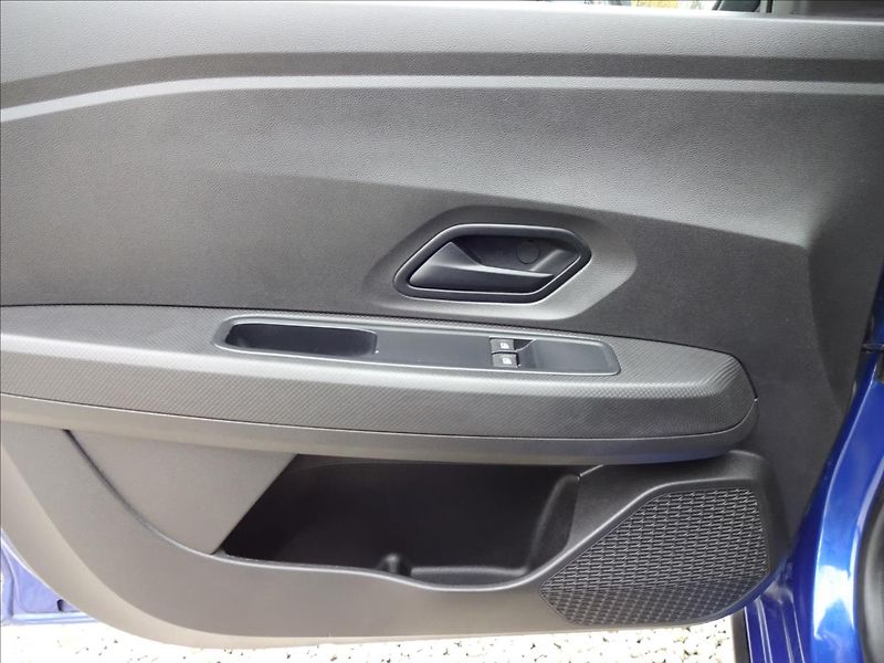 Dacia Sandero 1,0 TCe STEPWAY - fotka 18 z 46
