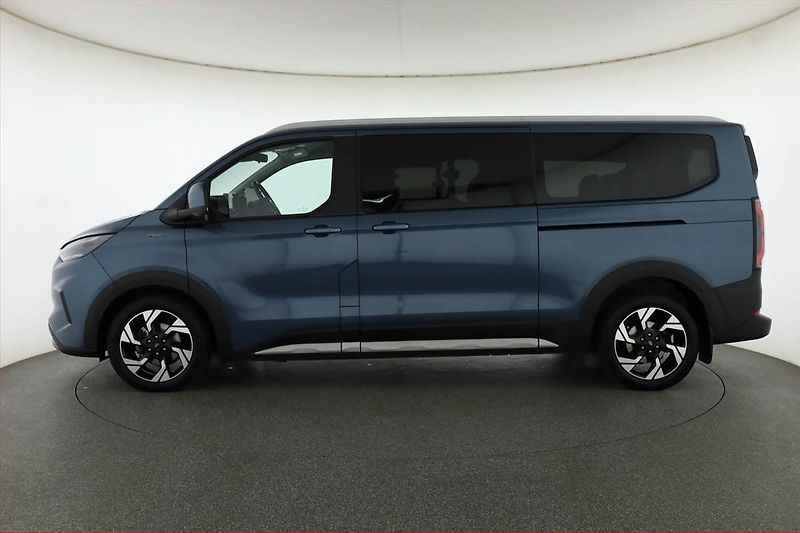 Ford Tourneo Custom (2025) Active 2.0 EcoBlue AWD, ČR - fotka 3 z 21